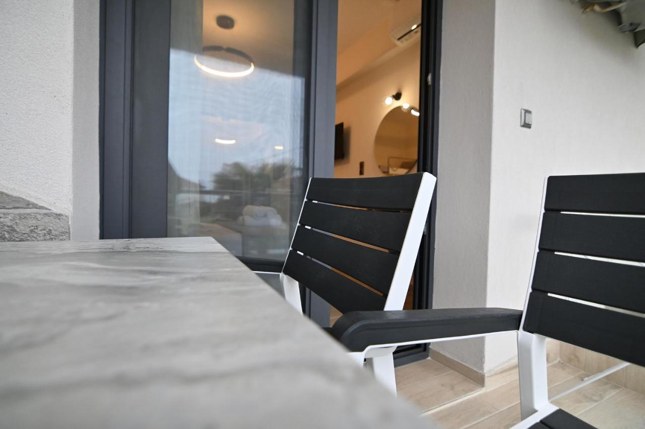 Armonia Luxury Suites Vrasná 외부 사진